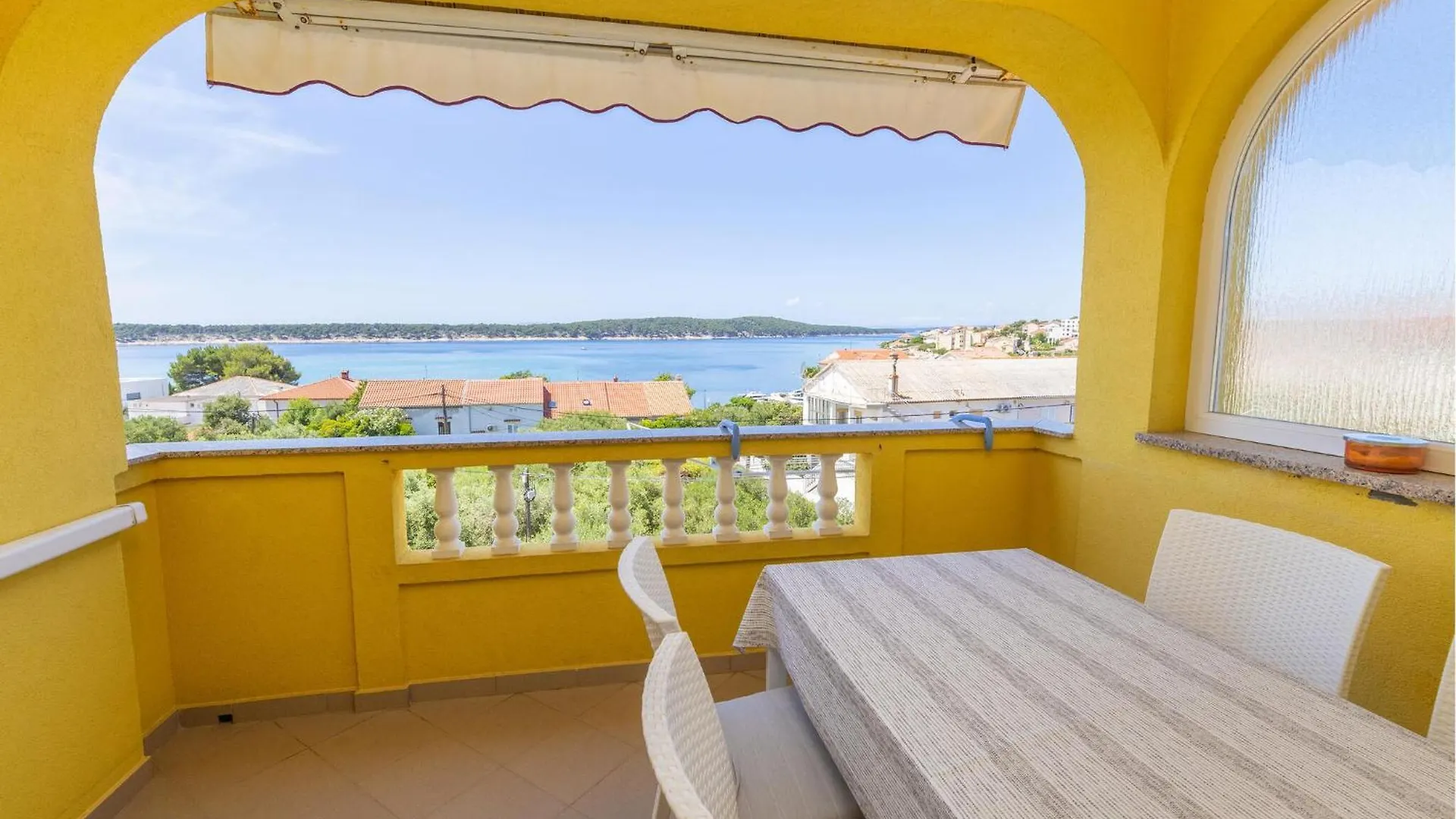 Lovely Apartment In Rab With Wifi Rab Town 0*,